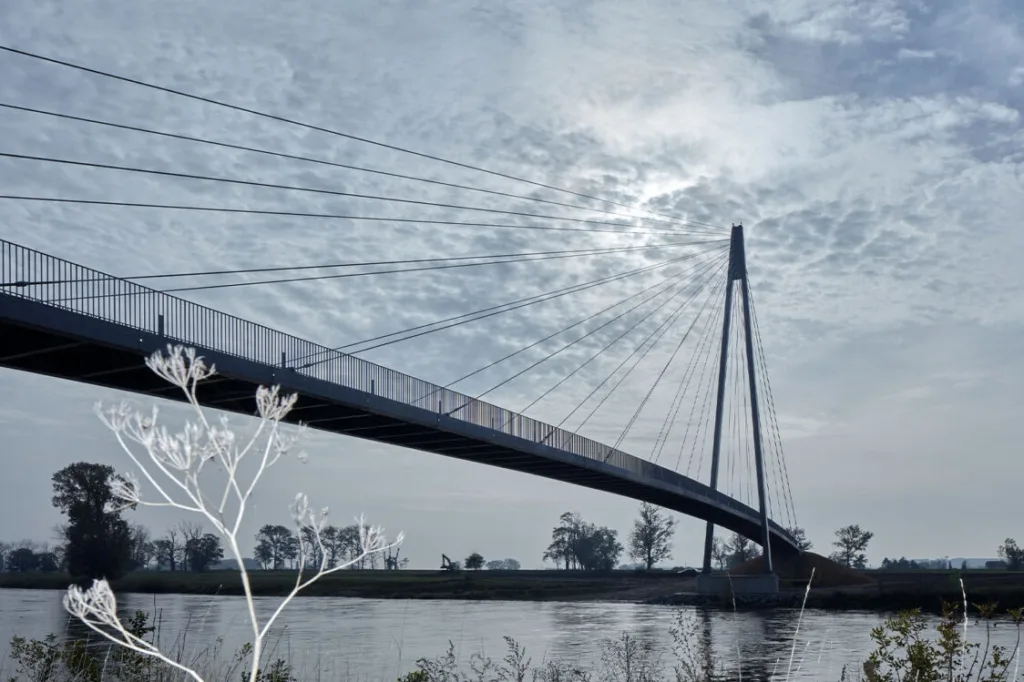 Lávka Lužec nad Vltavou